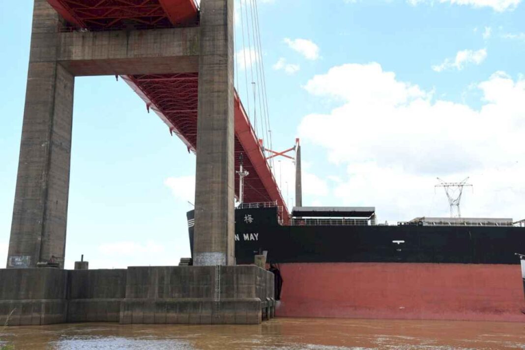 sigue-interrumpida-la-navegacion-en-el-rio-parana-a-la-altura-de-zarate