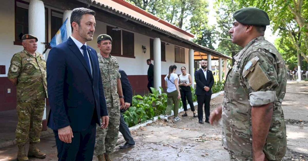 el-ministerio-de-defensa-prohibio-el-uso-del-lenguaje-inclusivo-en-las-fuerzas-armadas