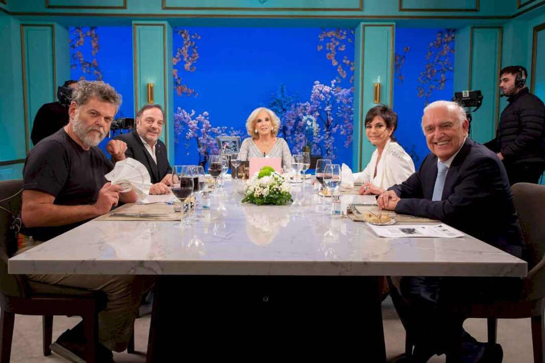 mirtha-tuvo-que-usar-la-campanita-para-poner-orden-en-una-mesa-donde-hubo-enojo,-chicanas-y-enfrentamientos:-haganme-el-programa-facil