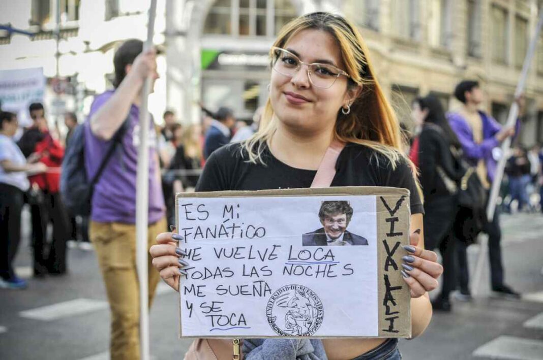 marcha-federal-universitaria:-los-carteles-andan-diciendo