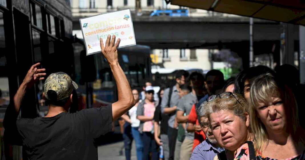 la-libertad-avanza-aprovecha-el-paro-de-transporte-y-pide-a-los-usuarios-afectados-afiliarse-al-partido-de-javier-milei