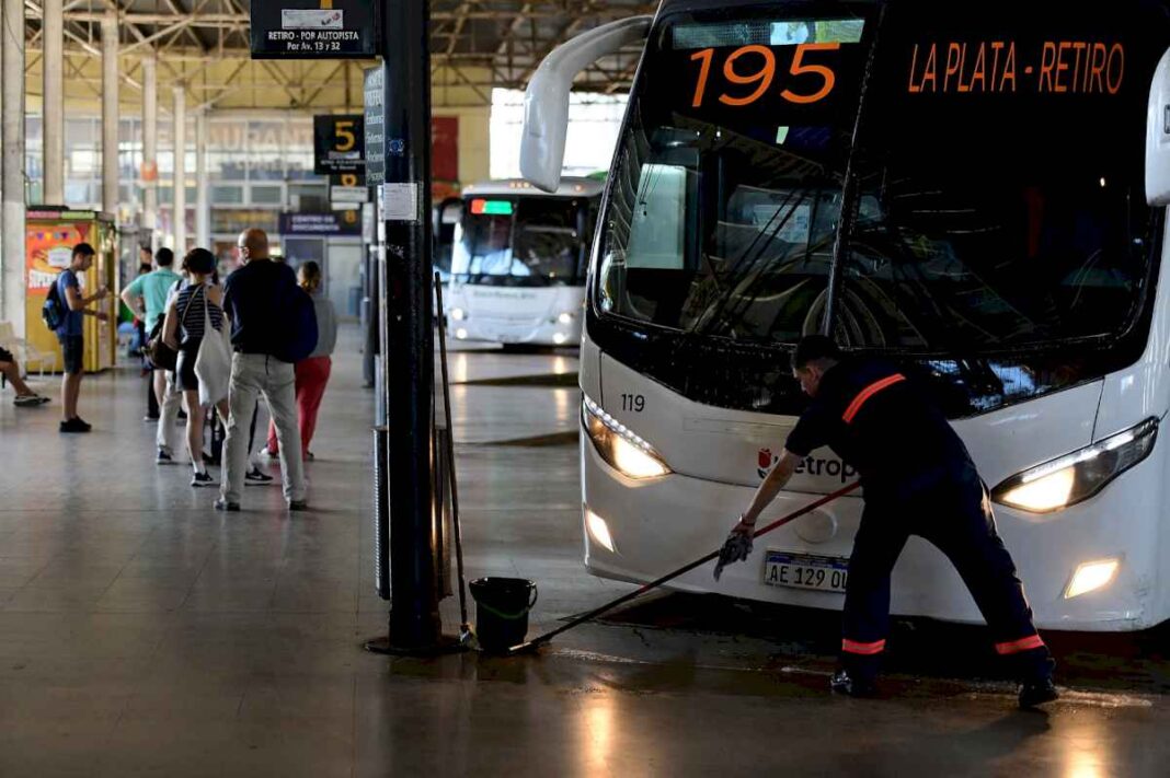 paro-de-transporte-del-miercoles-30-de-octubre,-en-vivo:-todos-los-servicios-afectados