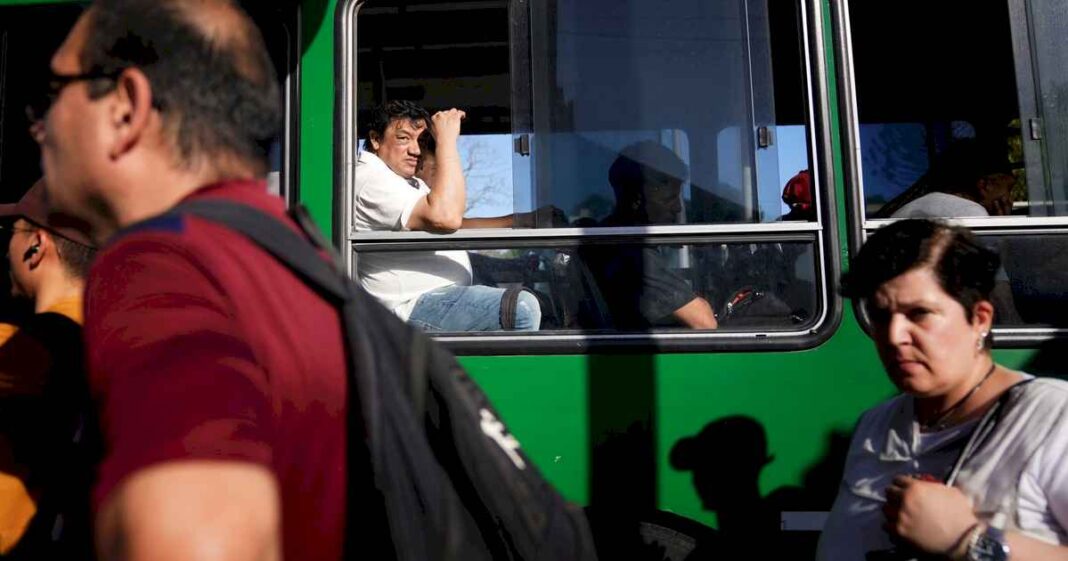 se-levanto-el-paro-de-colectivos-del-jueves:-hubo-acuerdo-entre-la-uta-y-las-empresas-tras-la-intervencion-del-gobierno