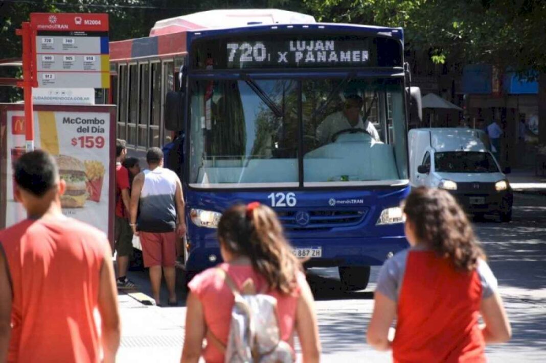 cornejo-evalua-una-suba-en-el-boleto-del-transporte-antes-de-fin-de-ano