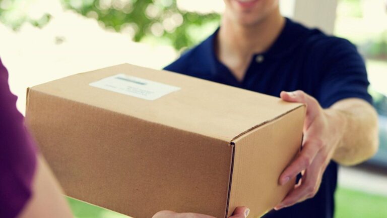 Compras en el exterior: el Gobierno oficializó los cambios que abaratan los envíos por courier