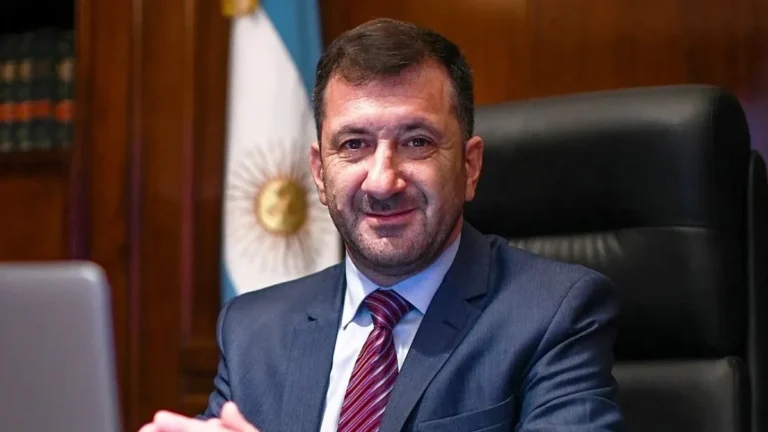 La secretaria de Edgardo Kueider contradijo su versión y se complica la situación legal del senador