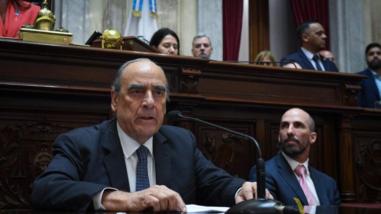 Guillermo Francos se realizó estudios médicos en una clínica porteña