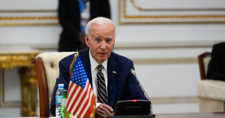 Joe Biden monitorea la situación en Siria y mantiene contactos con sus aliados de Medio Oriente