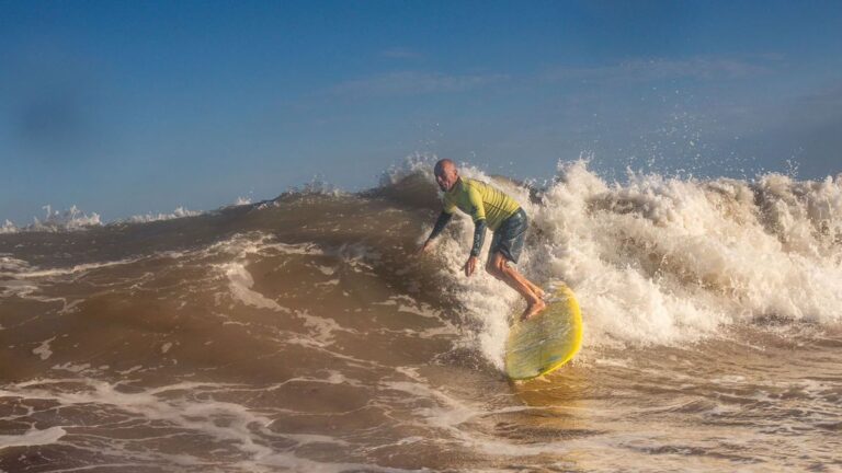 Fiesta del surf argentino con todas las generaciones reunidas bajo la luna llena