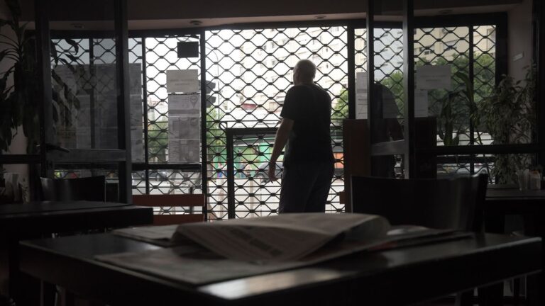 Miles de usuarios continúan sin suministro eléctrico en el AMBA