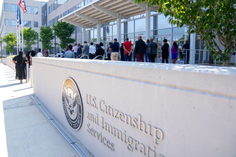 Cuántos años necesita un residente migrante para poder pedir la nacionalidad estadounidense