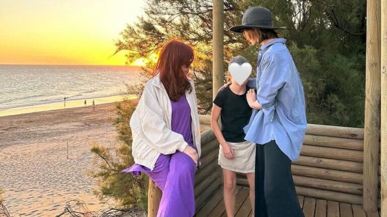 Así pasa sus vacaciones Cristina Kirchner: las fotos con su hija y nieta