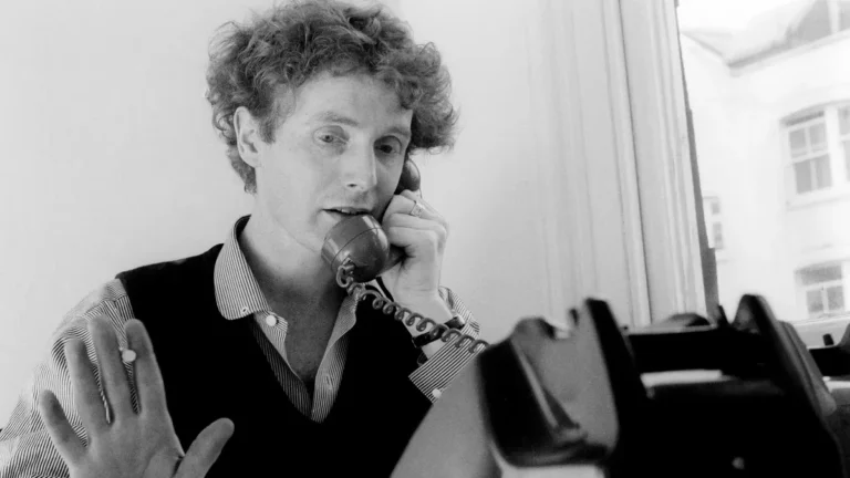 La historia de Malcolm McLaren, mánager de los Sex Pistols y padrino del punk