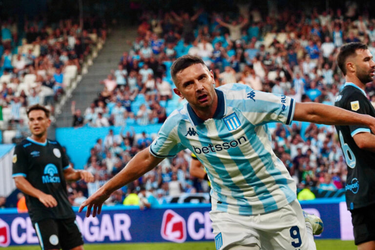 Liga Profesional: Racing goleó con la mano de nocaut de «Maravilla» y «Rocky»
