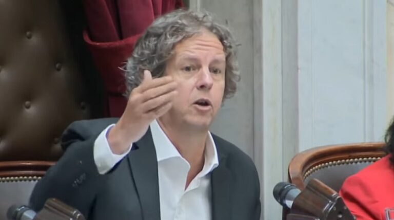 Christian Castillo: No pueden hablar de ficha limpia’ los campeones de las empresas offshore