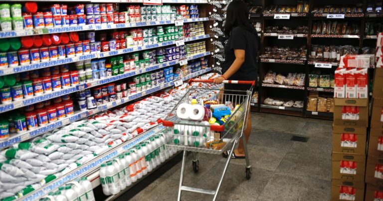 El consumo, en picada: cayó otra vez en enero y los comercios de barrio son los más golpeados