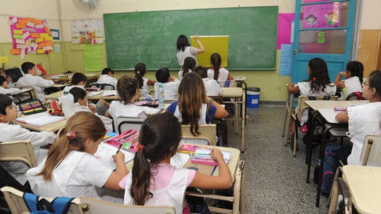 Vuelta a clases 2025: cuánto salen las cartucheras de tres pisos en febrero 2025