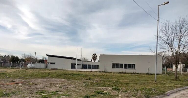 Un nene de 12 años se negó a darles golosinas a tres compañeros, lo golpearon y está grave