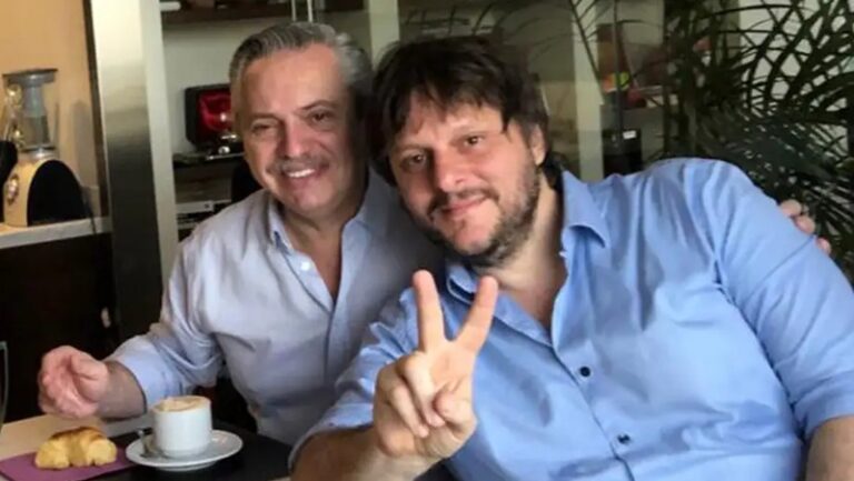 En qué se parecen Leandro Santoro y Alberto Fernández?