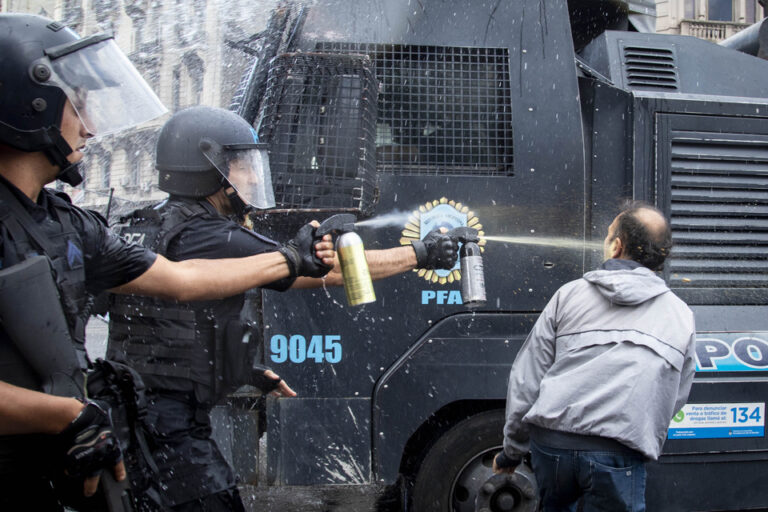 Patricia Bullrich gastó $78 millones en cartuchos, granadas y gases para reprimir jubilados