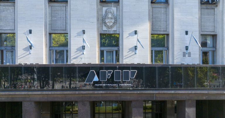 Denuncian el cierre de más de 80 dependencias de ARCA de todo el país