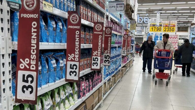 Las familias compran para la semana lo que van a consumir por la suba de precios