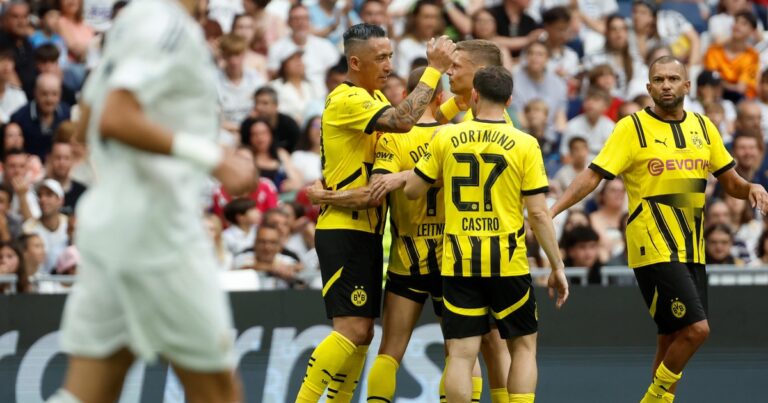 Con 40 años, Lucas Barrios jugó en un Santiago Bernabéu repleto