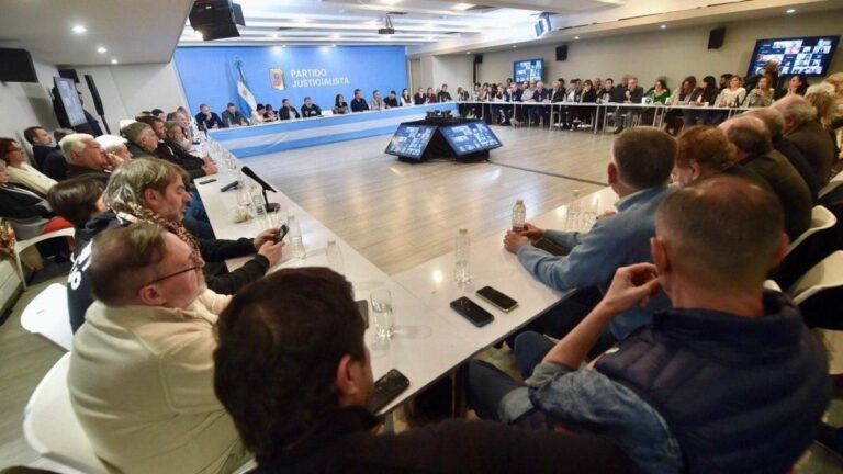 Cumbre del PJ: gestos y señales en los preparativos para el Día D, el desembarco en Comodoro Py