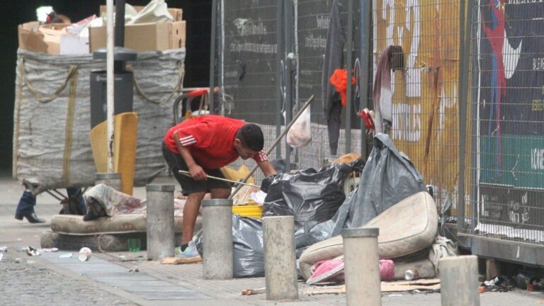 Según la UCA, la caída de la pobreza anunciada por el Gobierno estaría sobreestimada