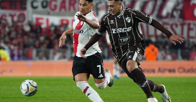 La comparación viral de los hinchas  de River entre Maxi Salas y Dembélé