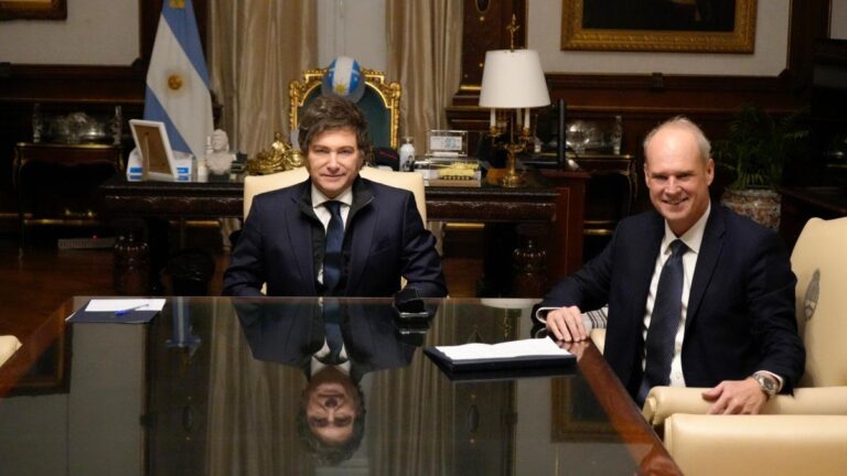 Tras la suba del dólar, Javier Milei recibió al presidente de la Asociación de Bancos