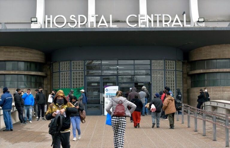 Hoy habrá paro y movilización de trabajadores autoconvocados en el Hospital Central