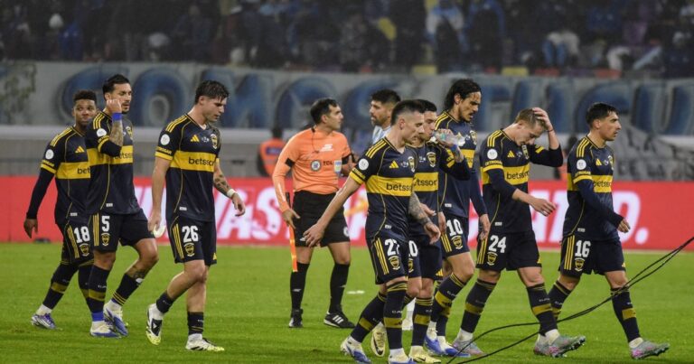 Noche caliente en Santiago: insultos para los jugadores de Boca, exigencia para Russo y el pedido al Consejo