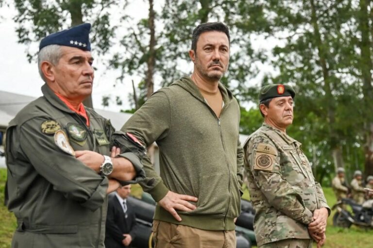 La empresa constructora del Ejército le hace un paro al ministro Luis Petri