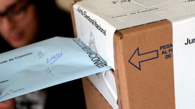 Elecciones de octubre: sobre el filo, peronismo y oficialismo inscribieron sus frentes