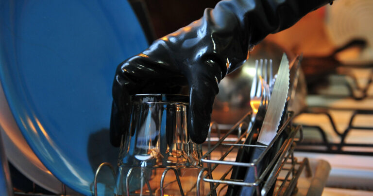 Bono empleadas domésticas: cuánto deben cobrar en agosto, según horas trabajadas