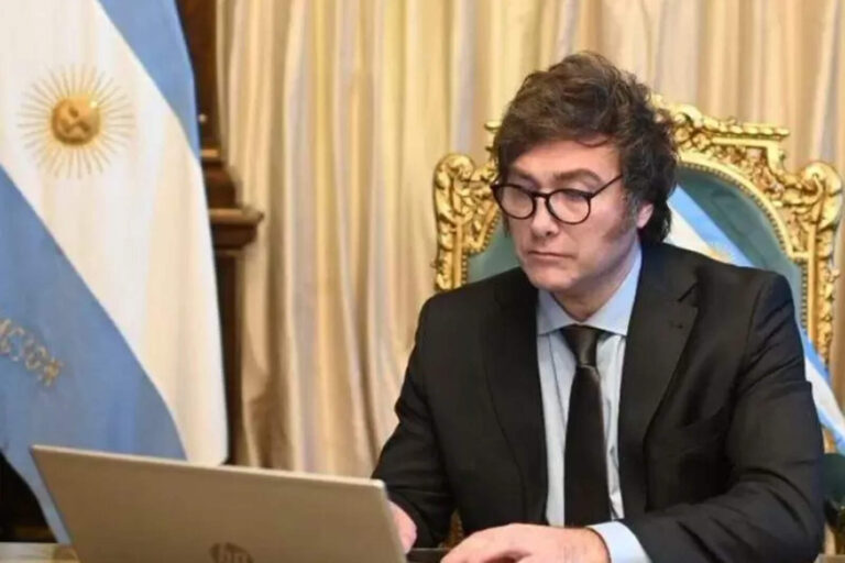 Javier Milei elogió la nueva película Homo Argentum y cruzó al kirchnerismo
