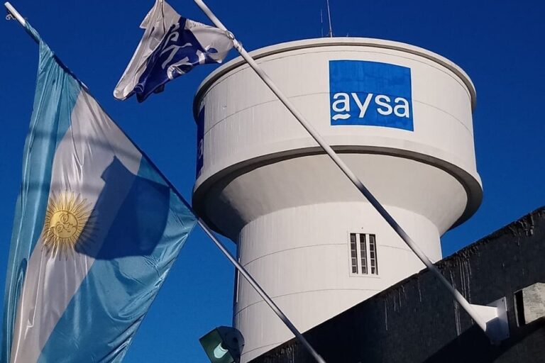 El Gobierno inició el proceso de privatización de AySA: el plazo para concretar la venta del paquete accionario