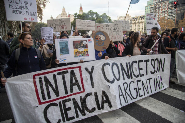 184.000 empleos públicos menos desde la asunción de Milei