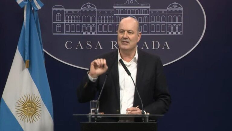 Diputados buscan que Federico Sturzenegger sea citado al Congreso por el escándalo de coimas en ANDIS