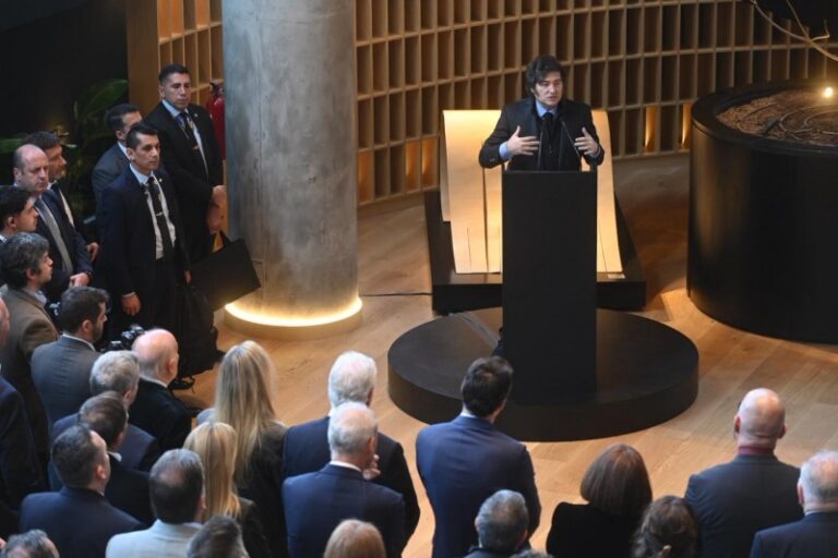 Milei compartió un comunicado de la droguería de las coimas: «tenemos un estricto Código de Ética»