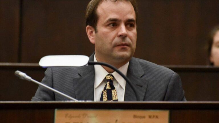 Un exdiputado neuquino fue demorado en Chile con municiones sin declarar