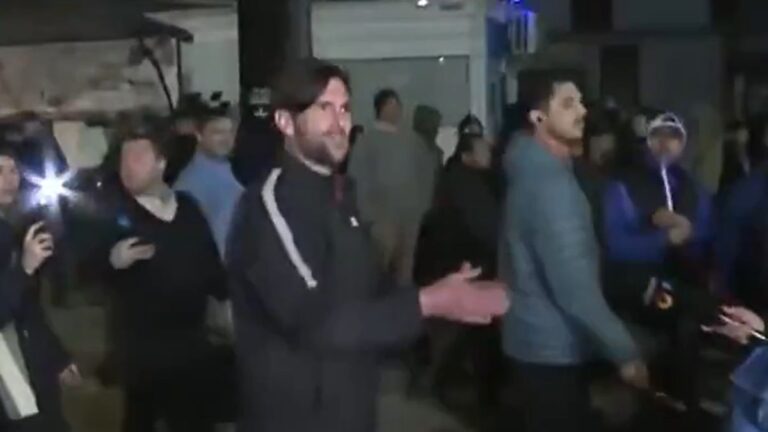 «Los negros a su casa», la frase discriminadora de libertarios a opositores en Moreno