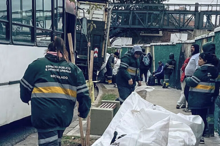 Un fallo ordena al gobierno porteño a restablecer el transporte de los cartoneros