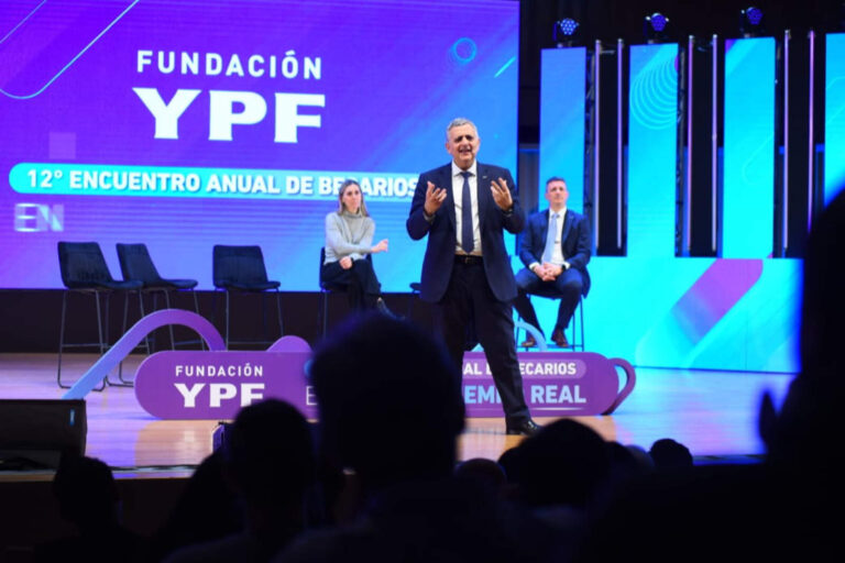 YPF celebró el 12 Encuentro Anual de Becarios con foco en el futuro de la energía
