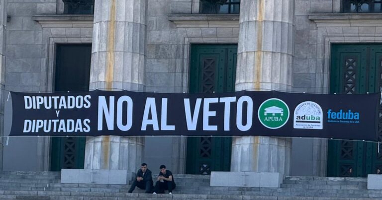 El Gobierno denunció a las autoridades de la UBA por el cambio de su página web oficial con consignas contra el veto de Milei