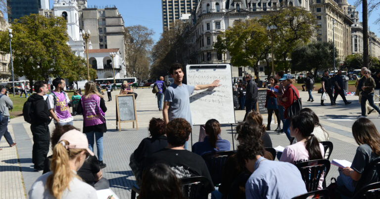 Antes de presentar el Presupuesto 2026, el Gobierno volvió a recortar en Educación y el ajuste de 2025 ya supera el 10%
