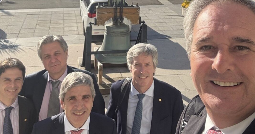 2318415-licitacion-de-deuda-en-su-primer-test-post-elecciones-el-gobierno-bajo-tasas-y-renovo6902ca5fc8f90