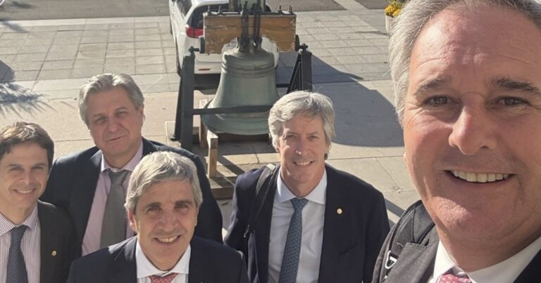 Licitación de deuda: en su primer test post elecciones, el Gobierno bajó tasas y renovó el 57% de los vencimientos