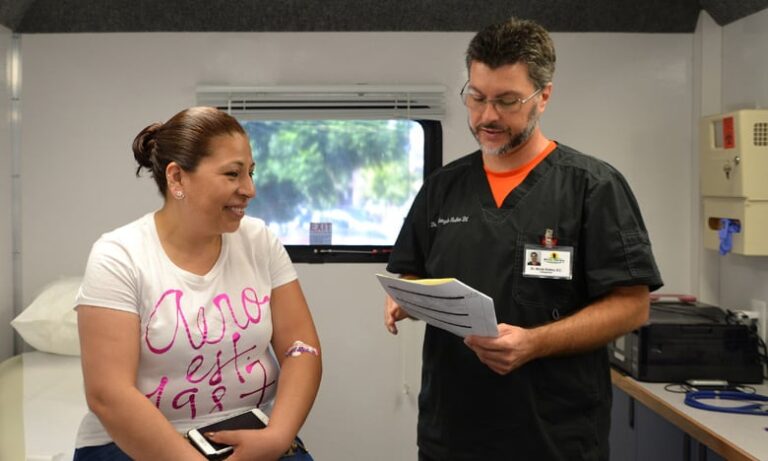 Buenas noticias para mexicanos en Illinois: habrá jornadas de salud gratuita en enero de 2026